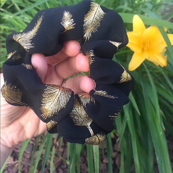 High end black scrunchie with gold leaf pattern - Picture 2 of 2